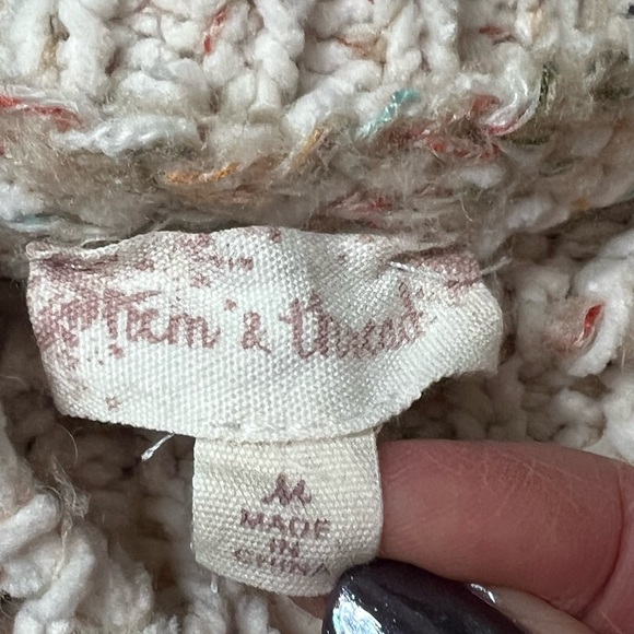 Hem & Thread women’s sweater size Medium.  Like new. - Picture 4 of 8